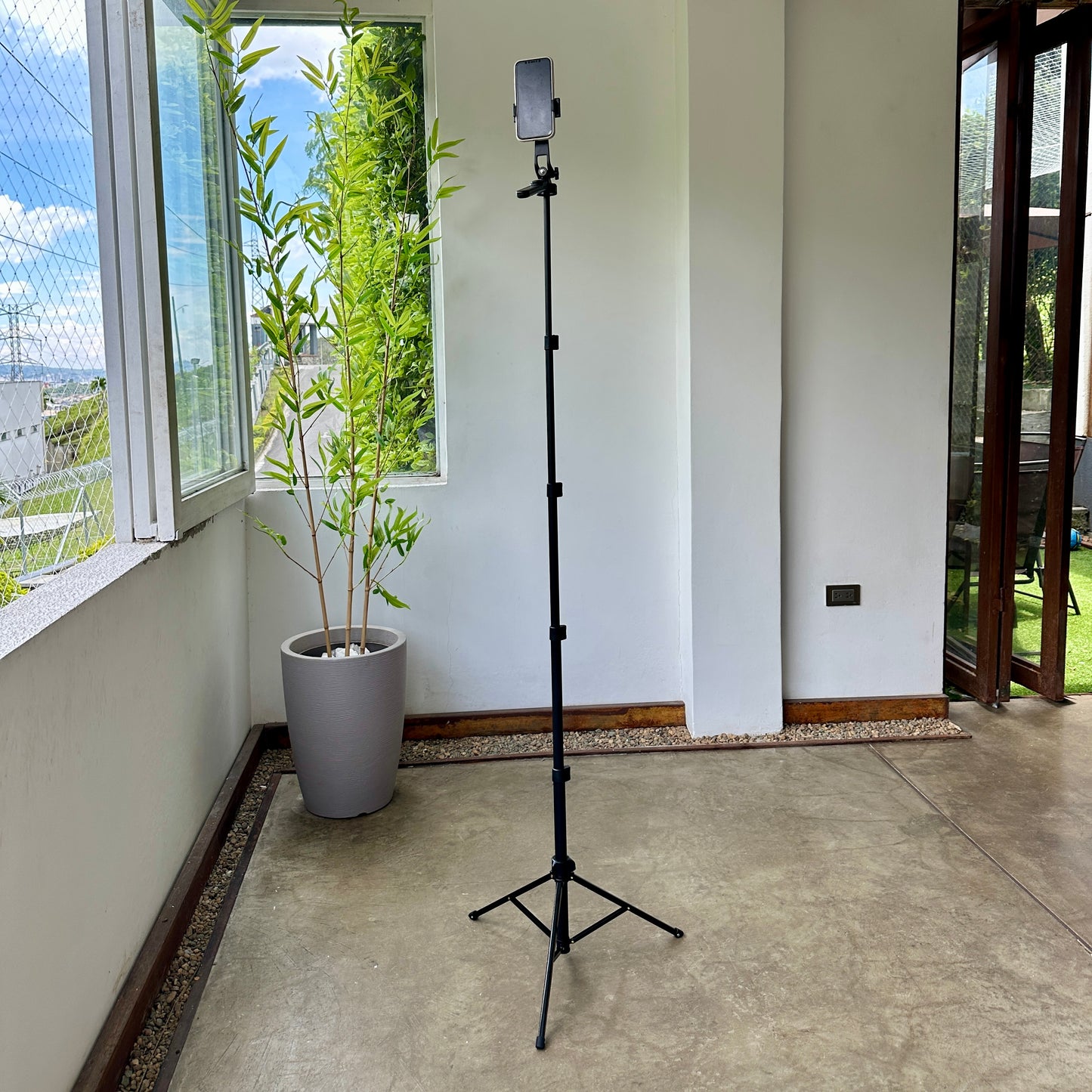 TrĂpode para celular A1688đ altura 1,80