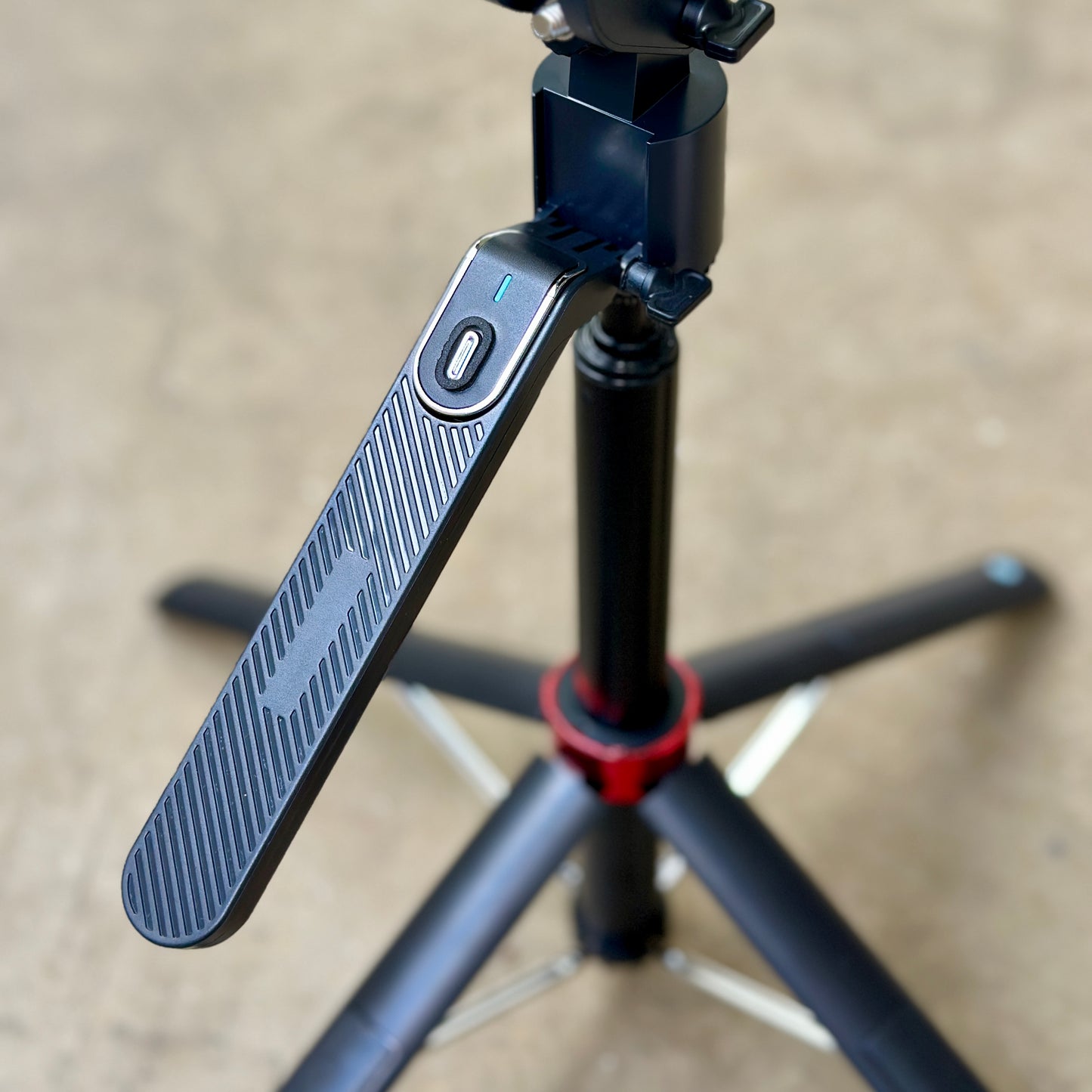 TrĂpode portatil con seguimiento facial 1,85 de altura + control Bluetooth Q185đâïžgiro 360