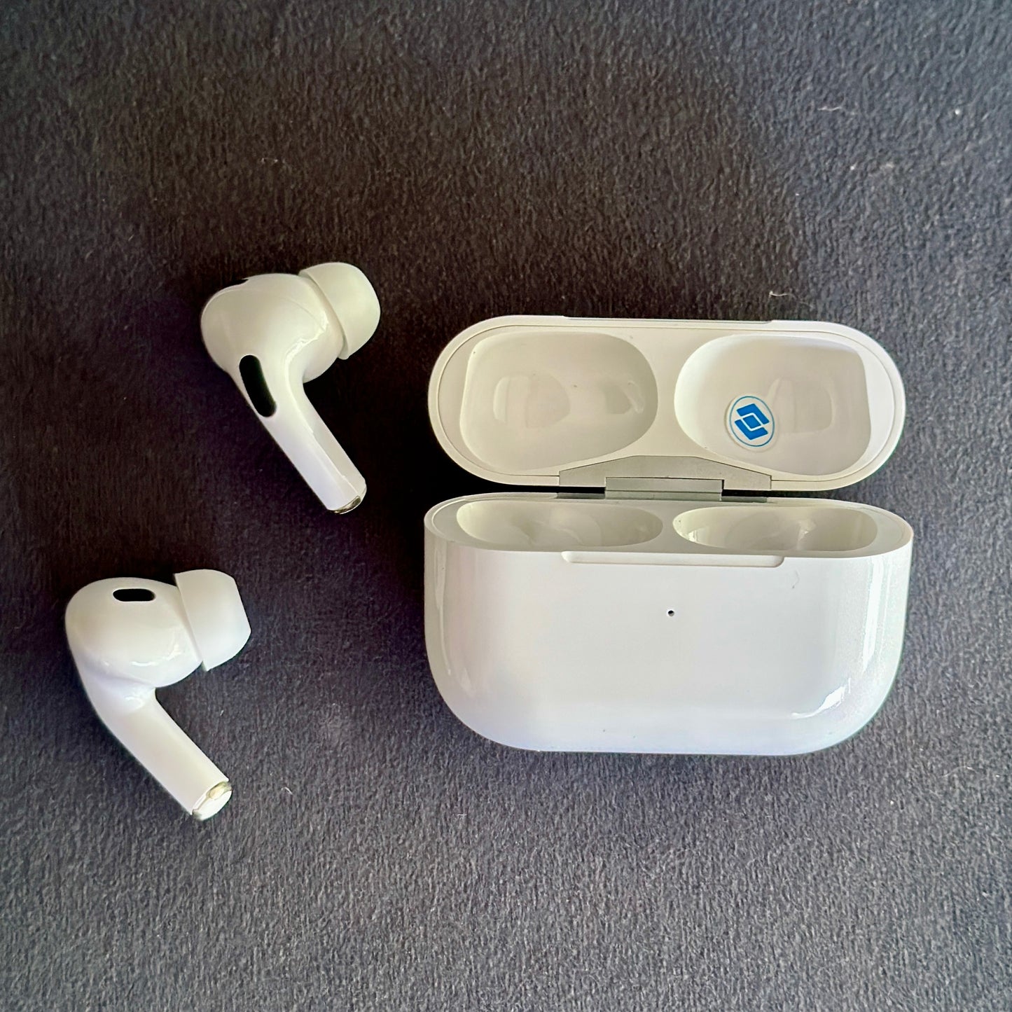 Combo por 2 AudĂfonos VP098 + obsequio 2 estuches en silicona đ