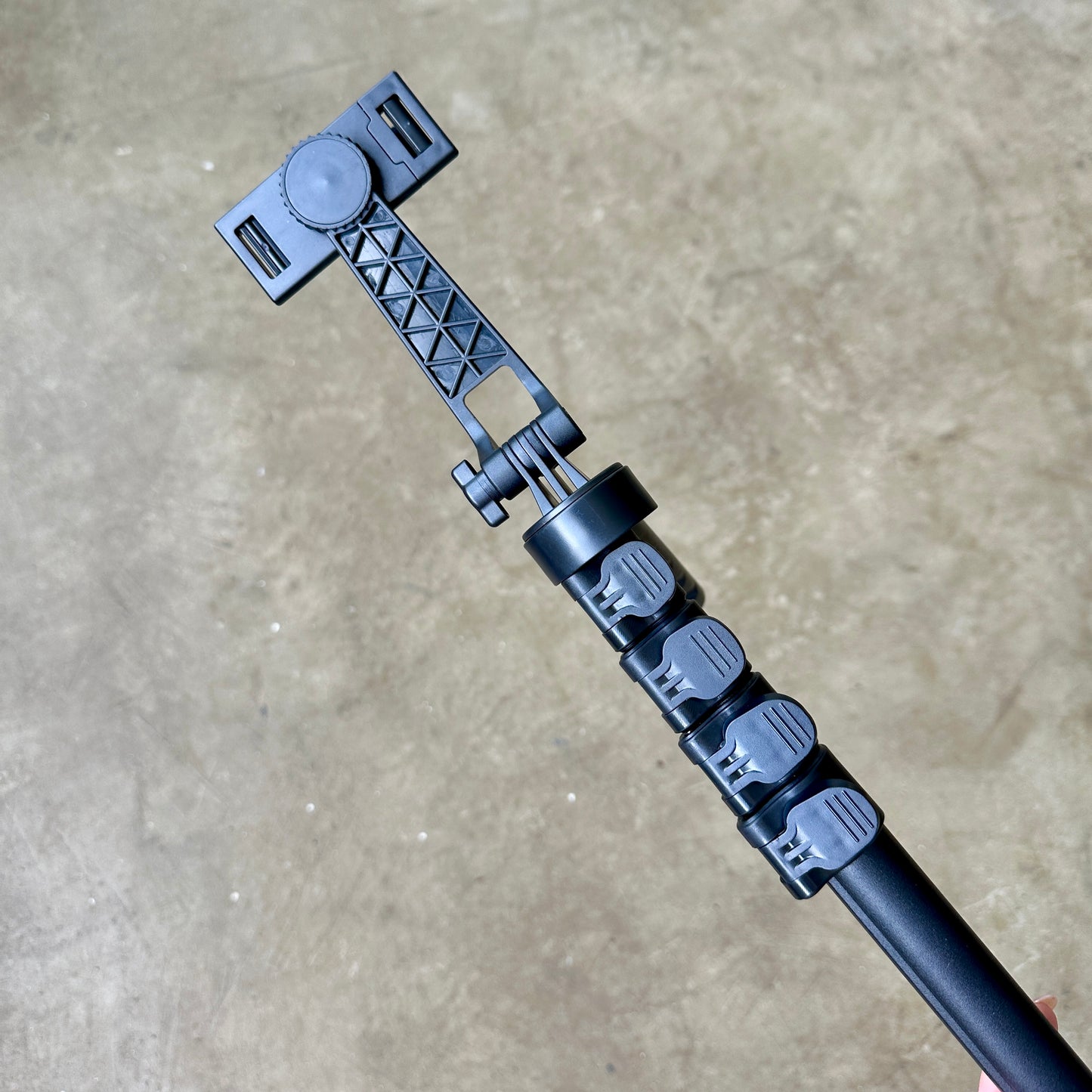 TrĂpode para celular A1688đ altura 1,80