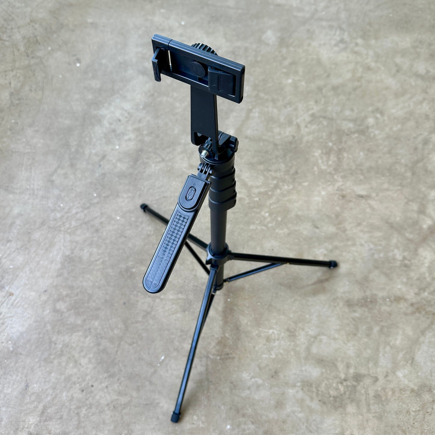 TrĂpode para celular A1688đ altura 1,80
