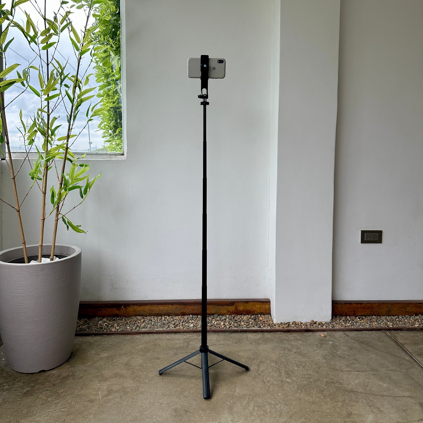 TrĂpode para celular K27đČ con control Bluetooth