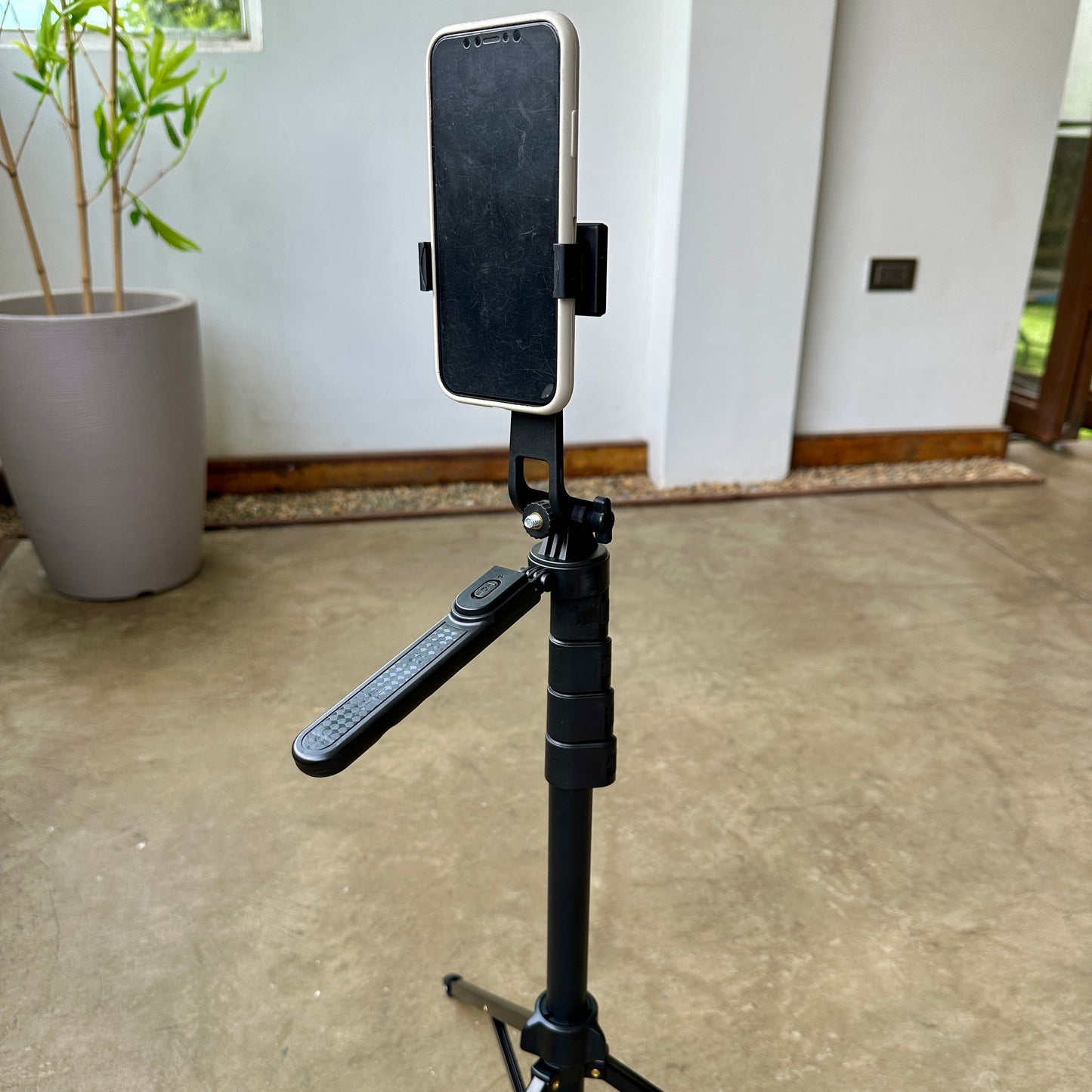 TrĂpode para celular A1688đ altura 1,80
