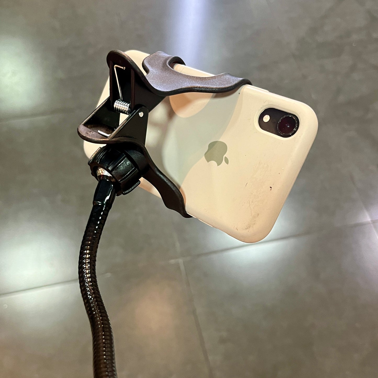 Holder/soporte de celular flexible 📲 con gancho