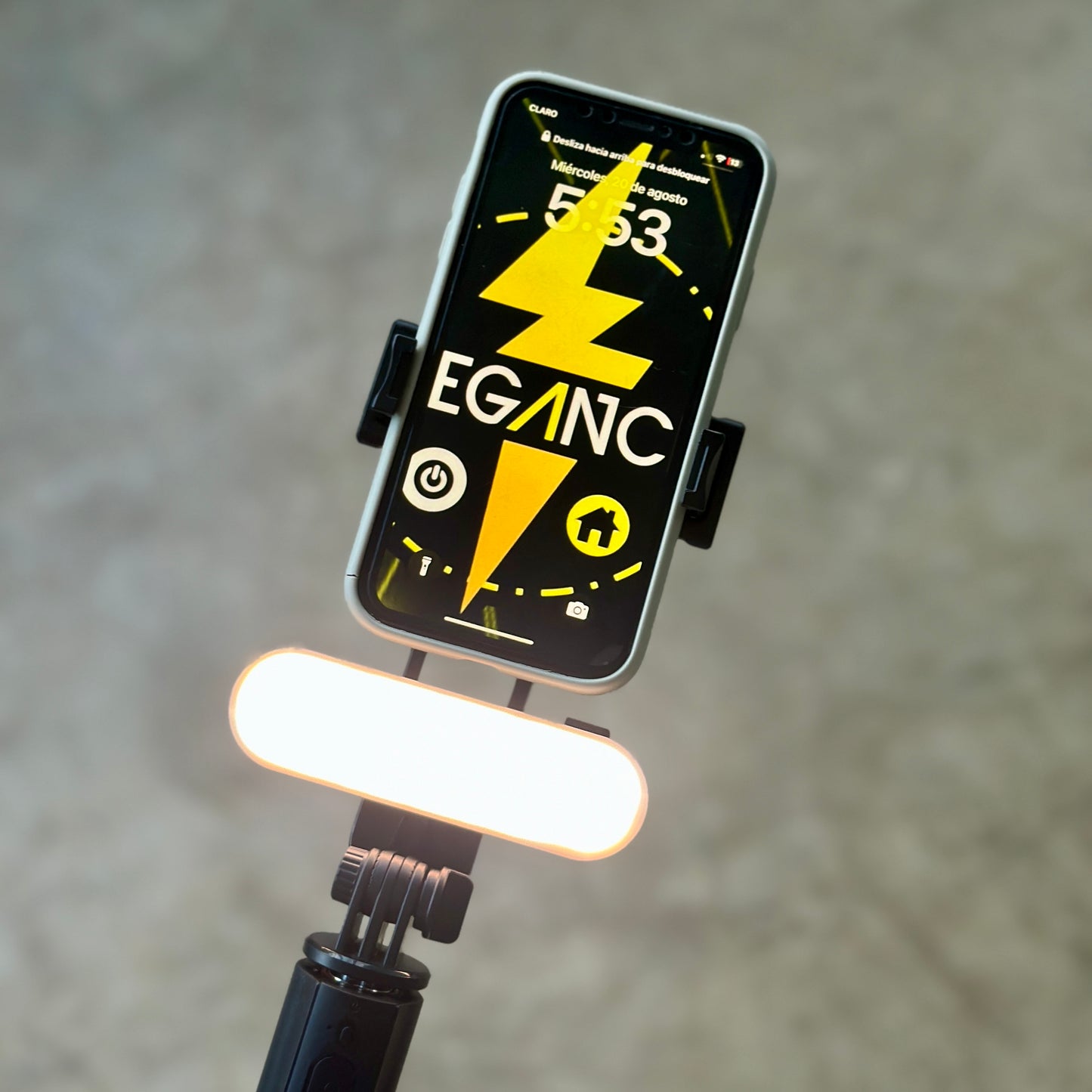 TrĂpode con luz y control bluetooth L15đ¸âĄď¸