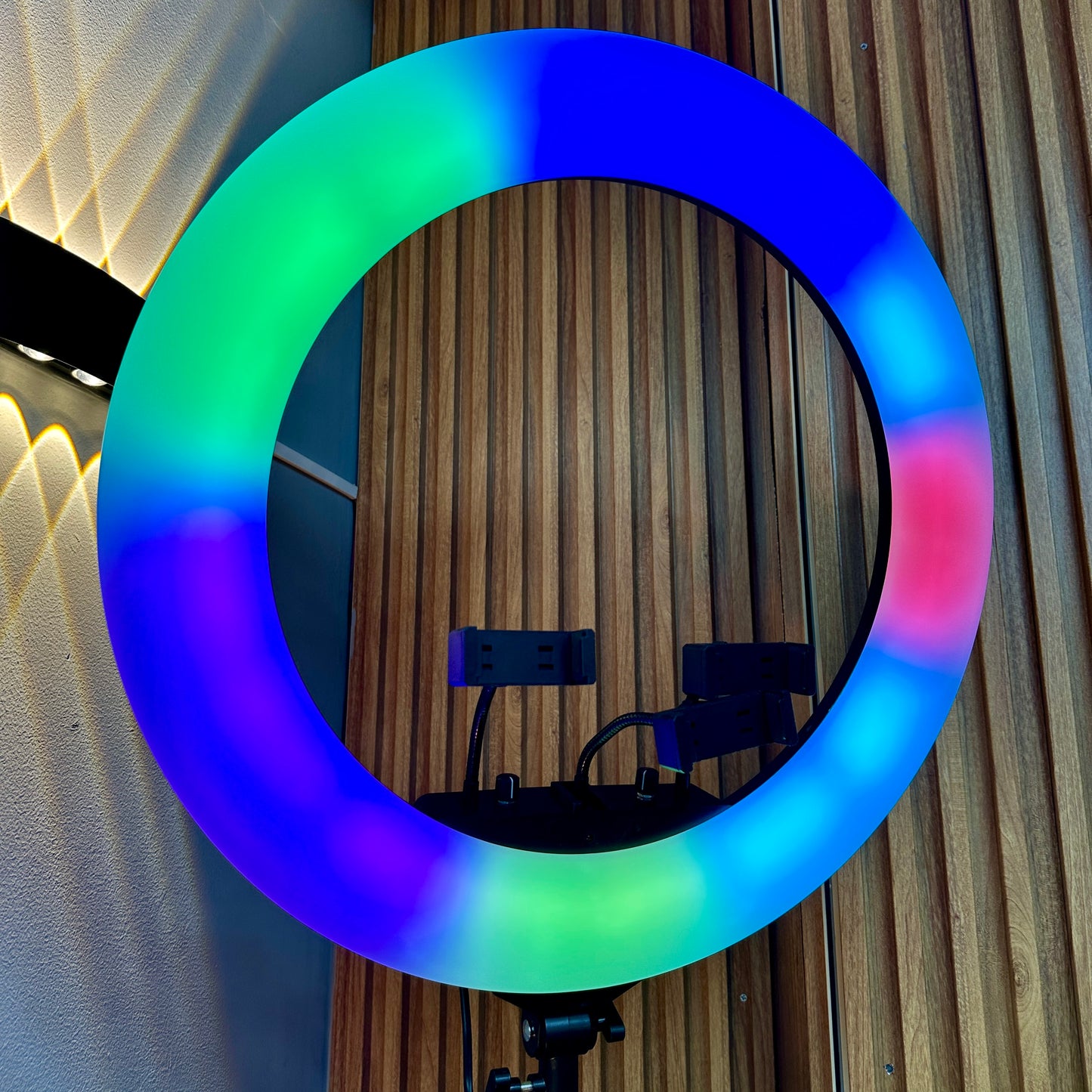 Aro de luz profesional 56 cm multicolor + trĂpode 2,10