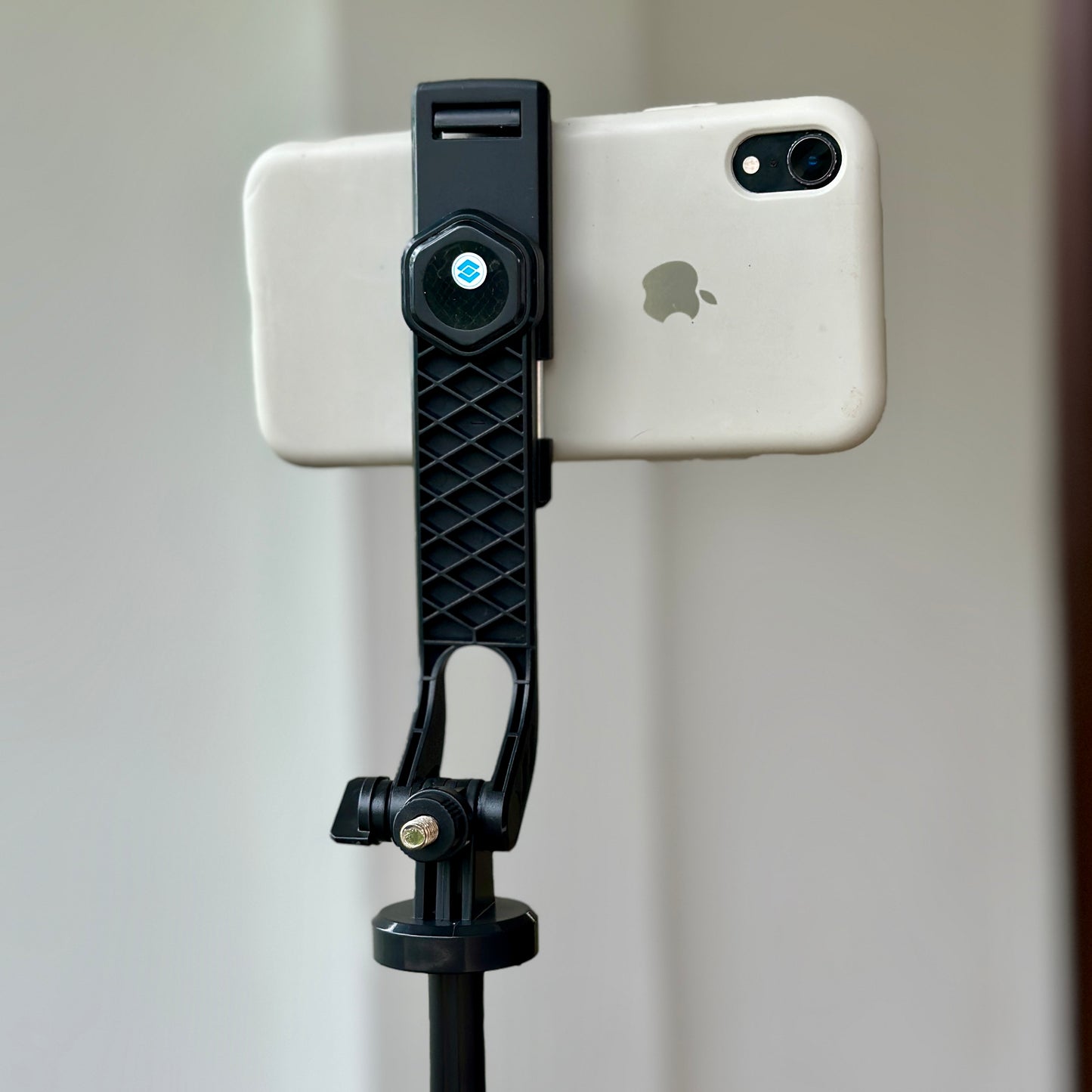 TrĂpode para celular K27đČ con control Bluetooth