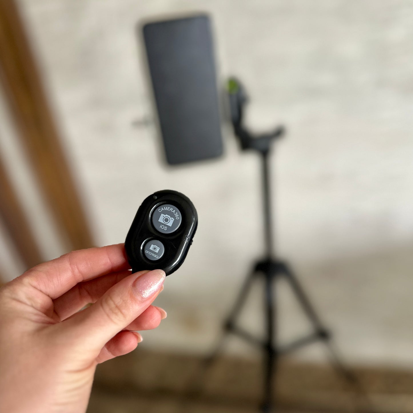 TrĂpode para celular đ± 3120A con control Bluetooth đ
