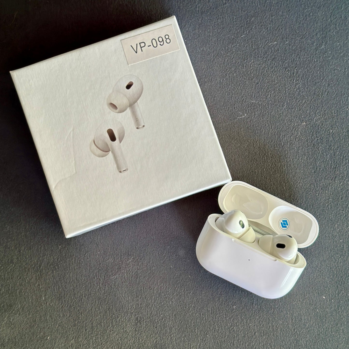 Combo por 2 AudĂfonos VP098 + obsequio 2 estuches en silicona đ