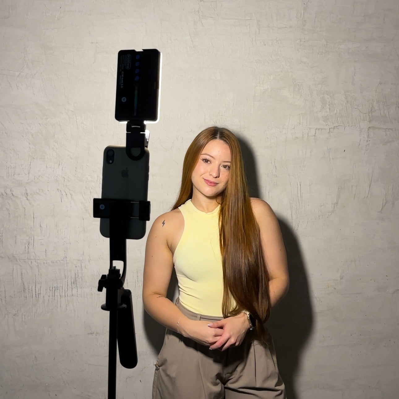 Luz led M160 RGBđ para celulares y cĂĄmaras+ trĂpode R1-L de obsequio đ