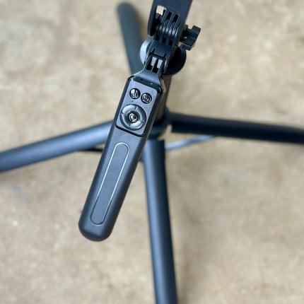 Trípode para celular 📱 A17 1,80 altura + Luz  RGB de obsequio 🎁