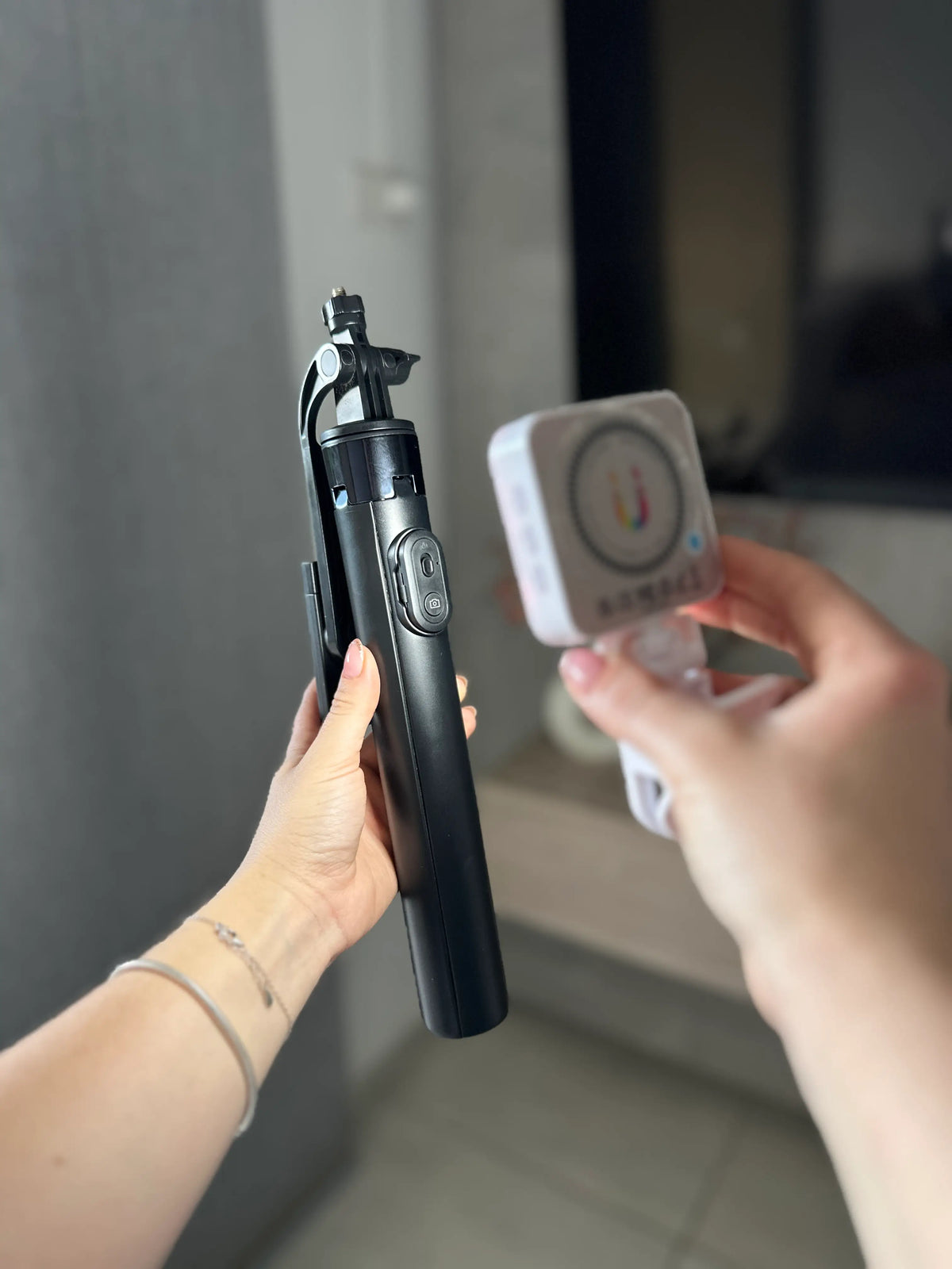 Trípode R9 1,70 + control Bluetooth + luz w88 rgb de obsequio