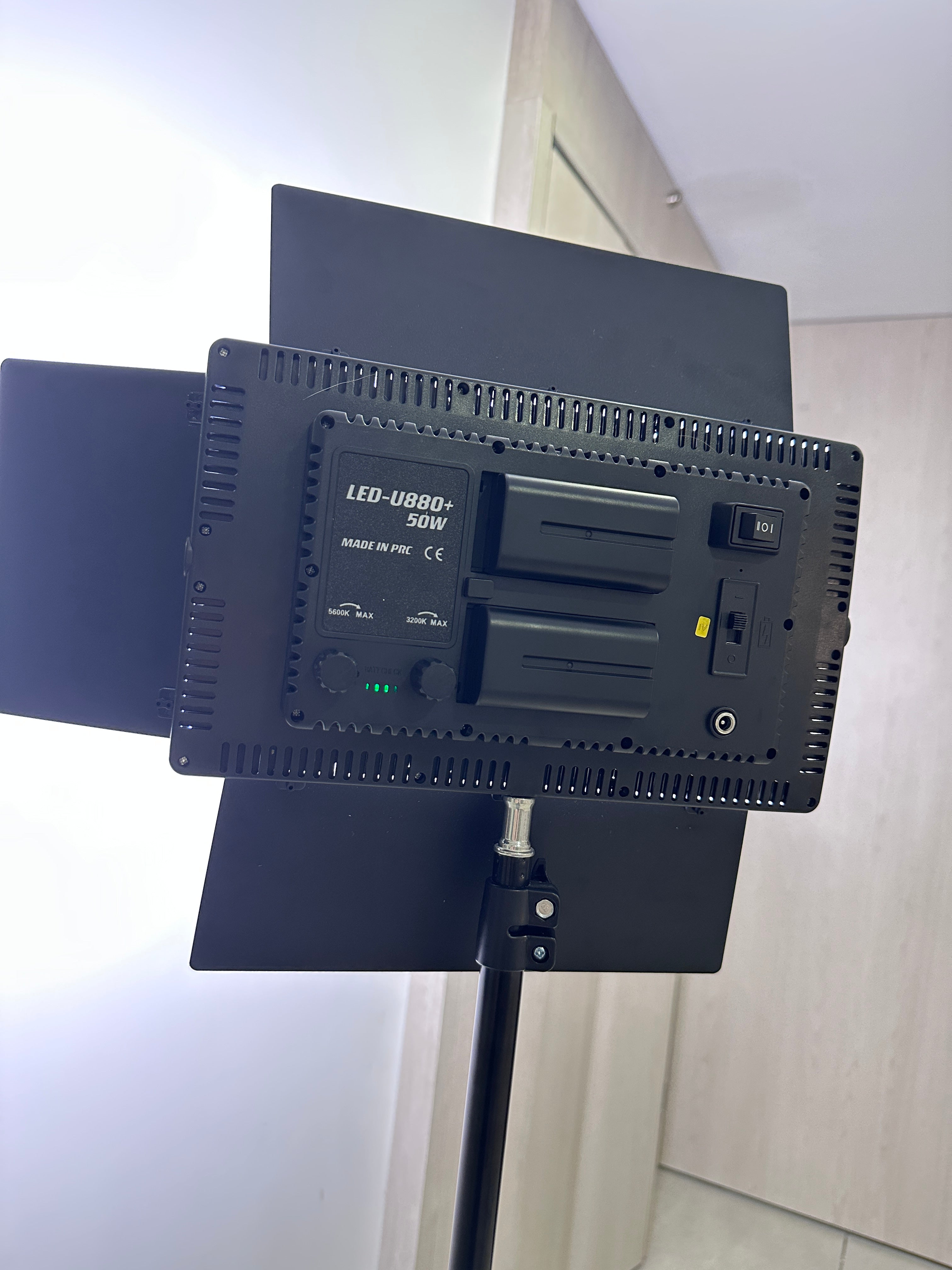 Kit Estudio Pro ✨ Luz profesional u880 + trípode 2,10m + 2 baterías