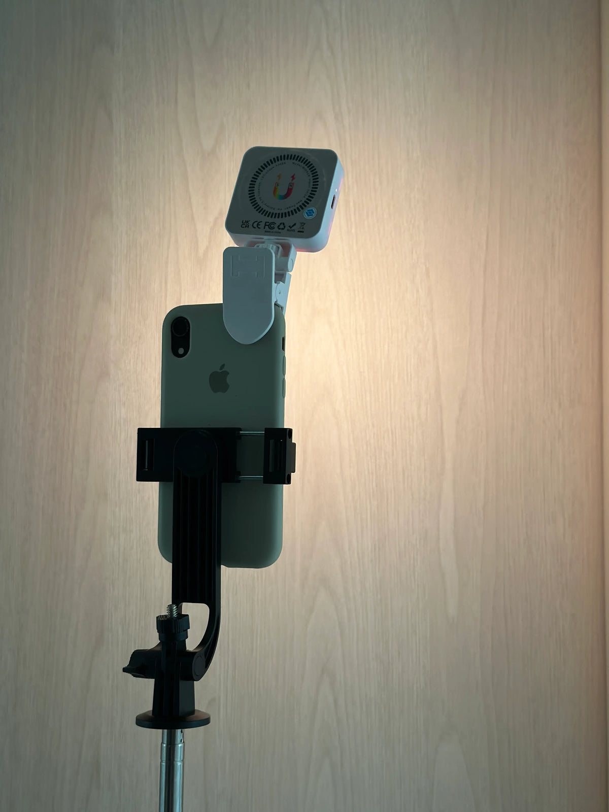 Trípode R9 1,70 + control Bluetooth + luz w88 rgb de obsequio