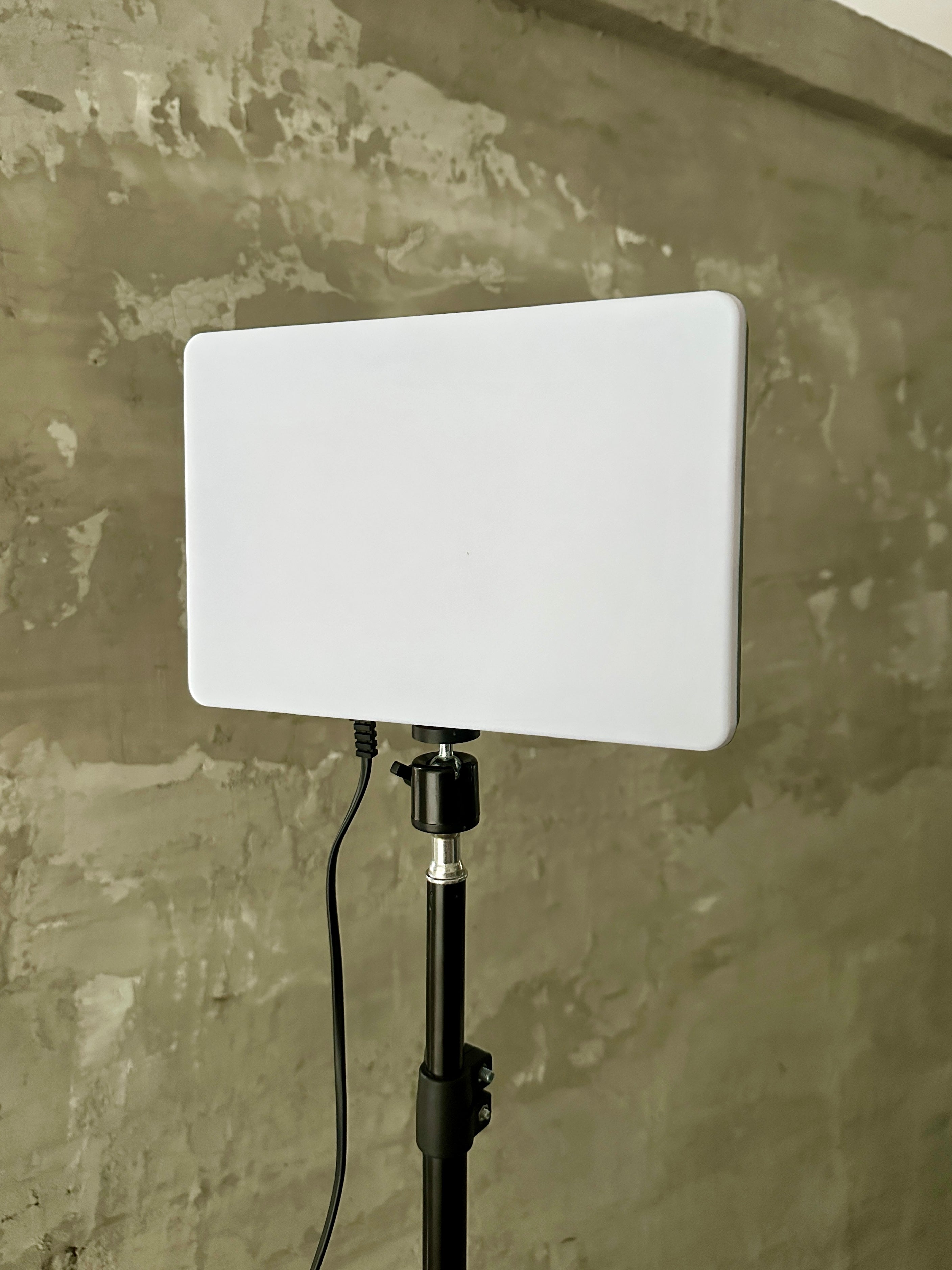 Panel de Luz PRO VP-097 + Trípode 2m + obsequio micrófono k8
