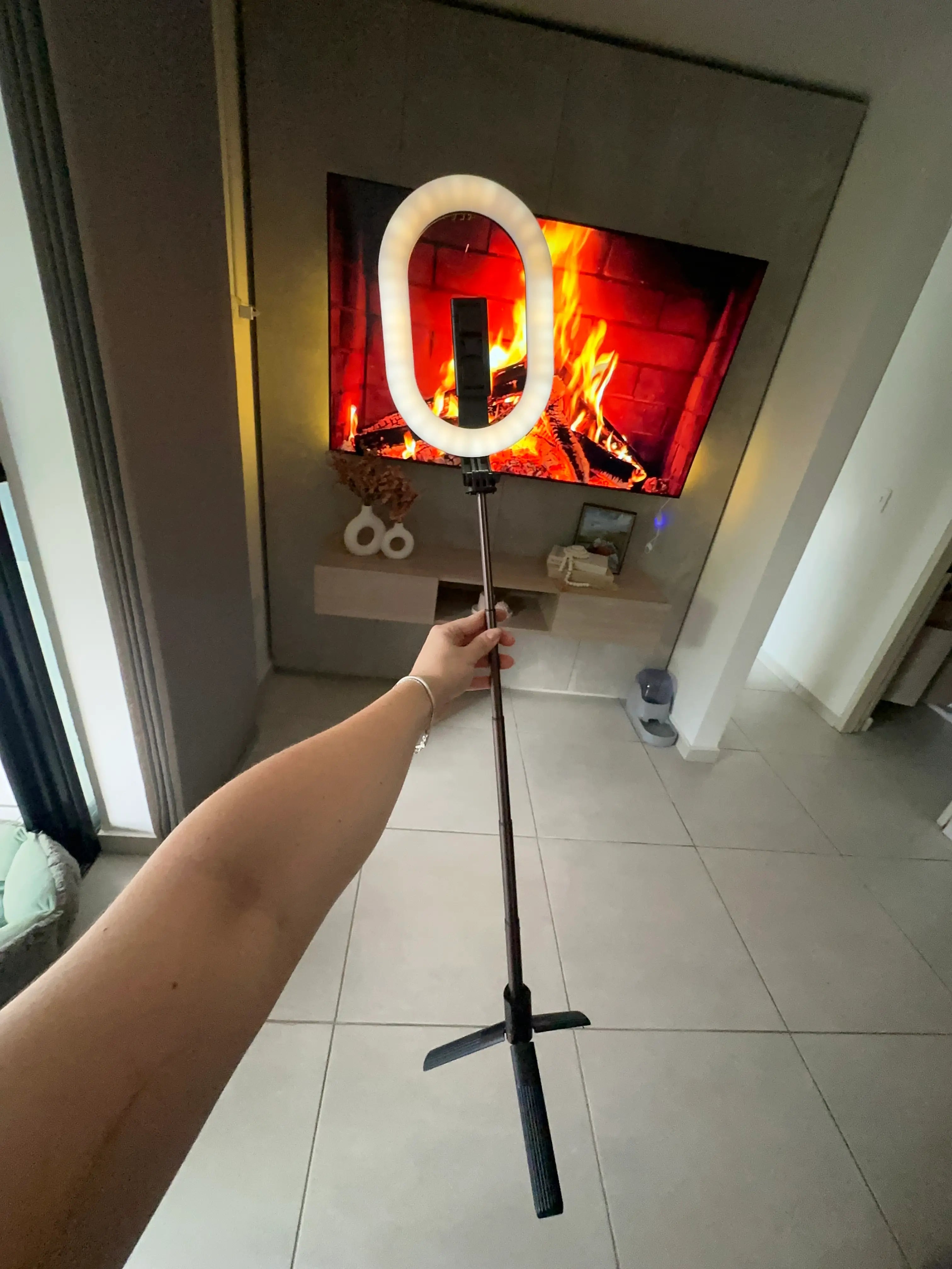 Trípode de mesa con luz y control A8