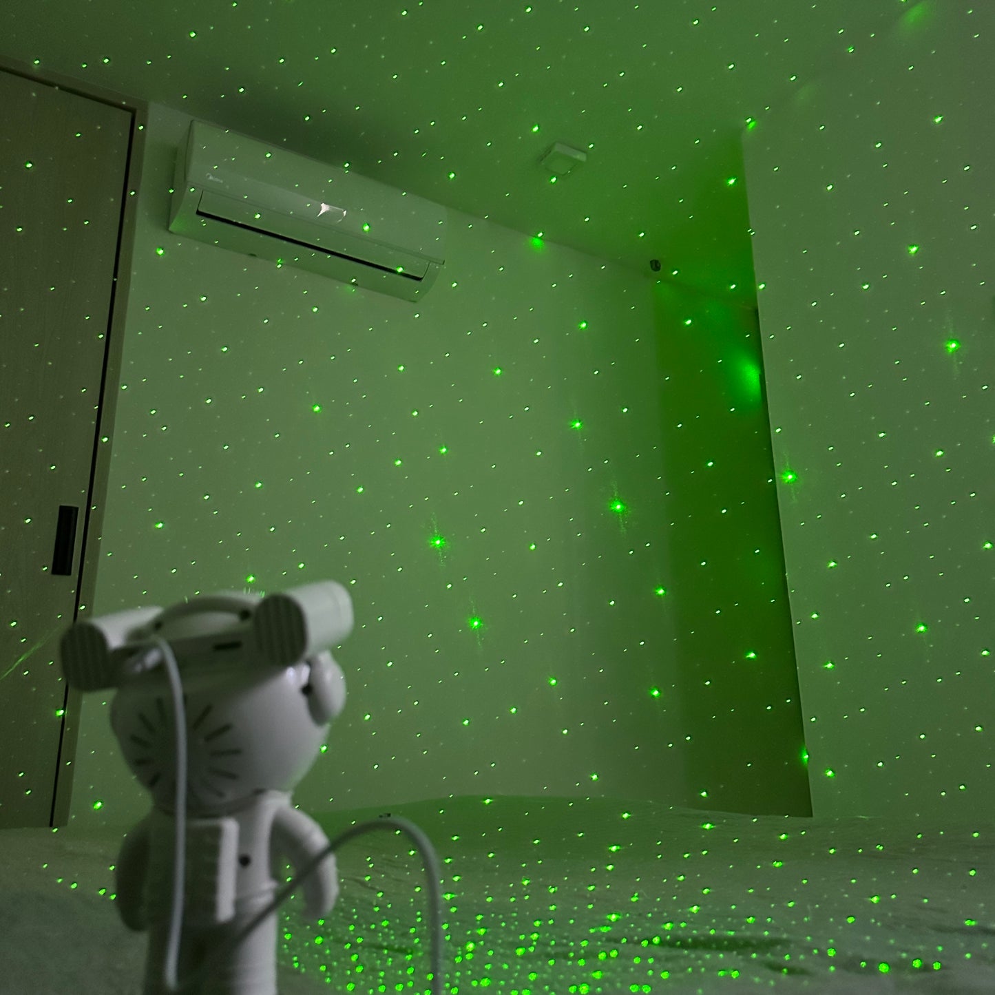 Lámpara astronauta proyector con parlante bluetooth 🚀🧑‍🚀✨