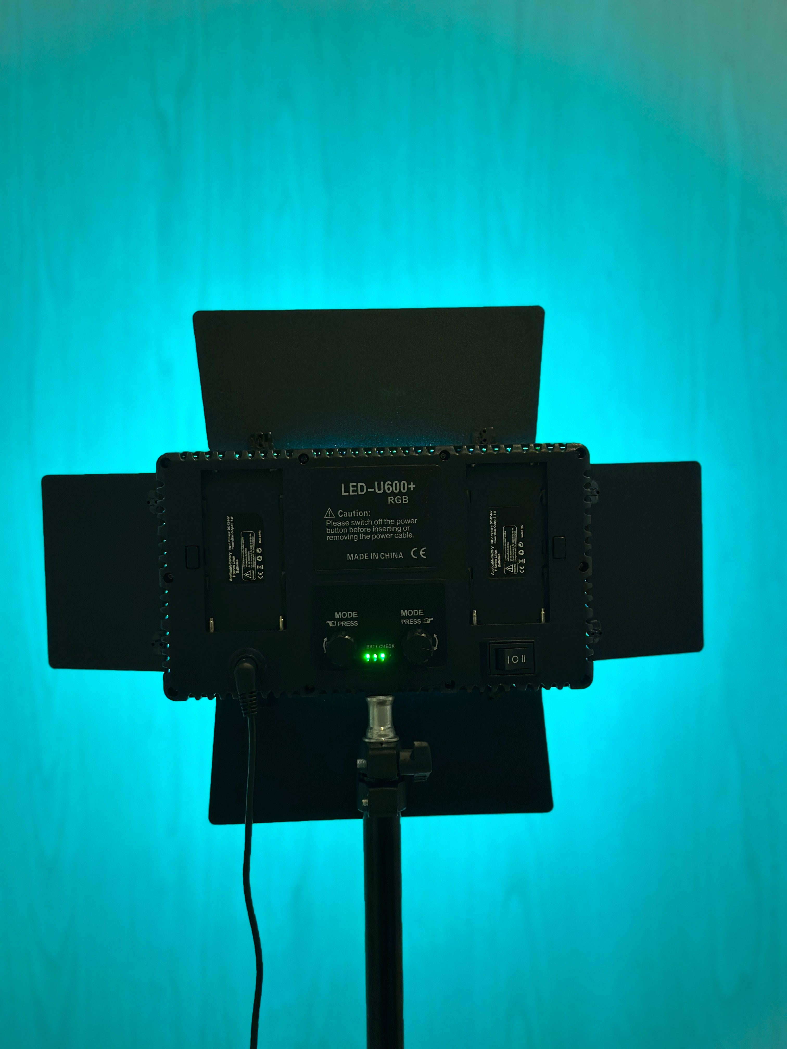 Panel led profesional U600 RGB multicolor+ Trípode 2,10m