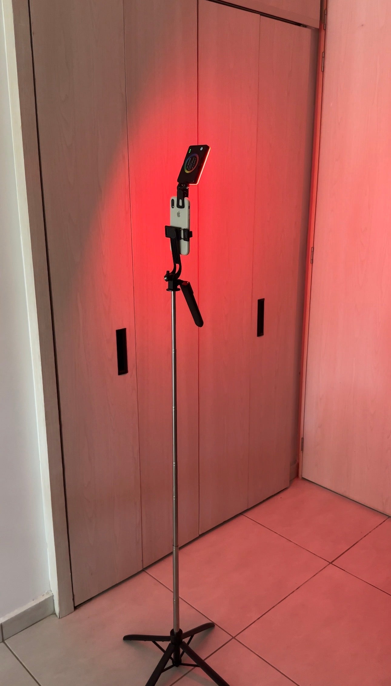 Trípode para celular 📱 B17 1,80 altura + Luz  RGB de obsequio 🎁