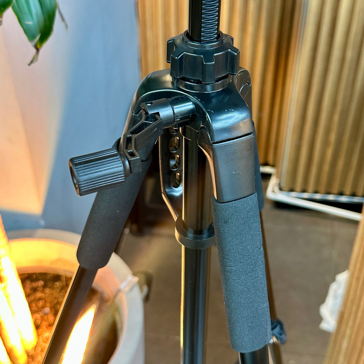 Trípode profesional con bluetooth👌🏻para celular y cámara 360 1,70 de altura