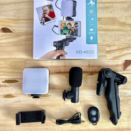 Kit completo para creadores Micrófono + trípode + luz + control Bluetooth - Elegance Colombia