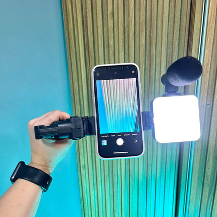 Kit completo para creadores Micrófono + trípode + luz + control Bluetooth - Elegance Colombia
