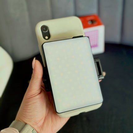 Luz led M16 RGB 🌈 con pantalla y triple adaptador - Elegance Colombia