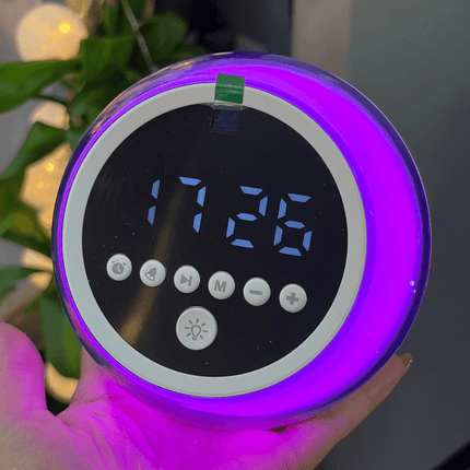 Reloj despertador con parlante bluetooth, radio FM y lámpara RGB 🌈 REF. p12 - Elegance Colombia